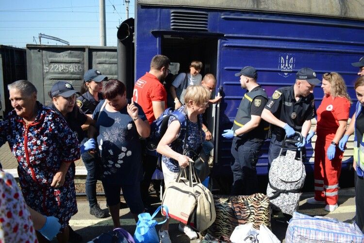 На Рівненщині зустріли дев'ятий евакуаційний потяг