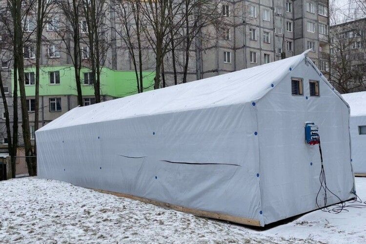 Шукають свідків: пошкоджені будиночки у містечку незламності в Рівному (Відео)