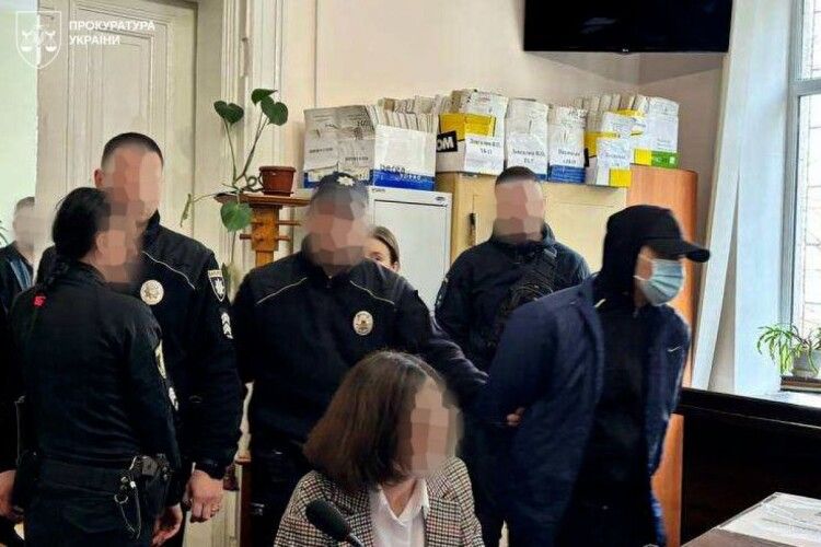 Житель Житомира отримав довічне ув'язнення за вбивство дитини та її матері