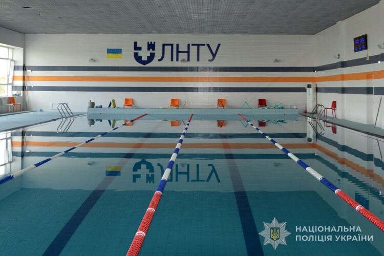 Військові зможуть безкоштовно плавати в басейні Луцького вишу