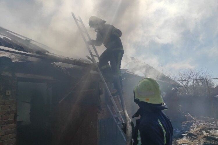 Повідомили про причину пожежі на Горохівщині (Фото, відео)