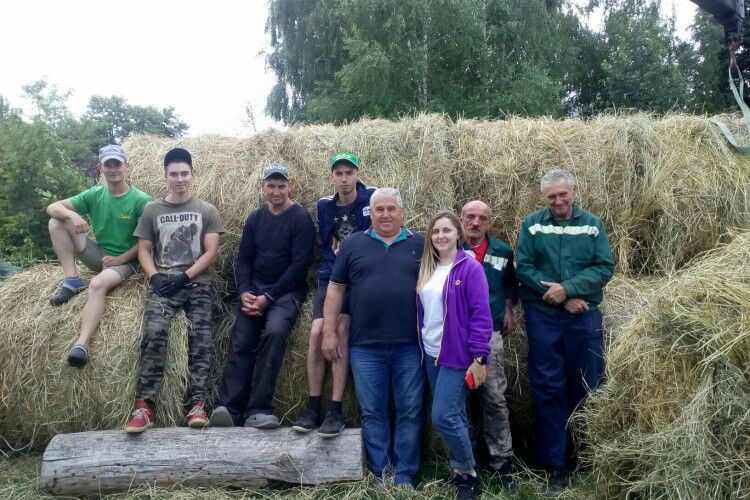 У селі Підгайцівської громади подбали про гостинці для тварин