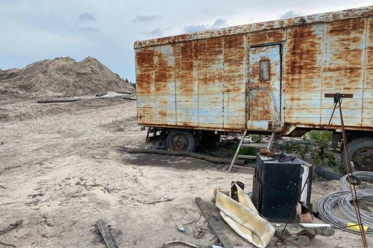 У Рівному з молотка продадуть бурштинове підприємство