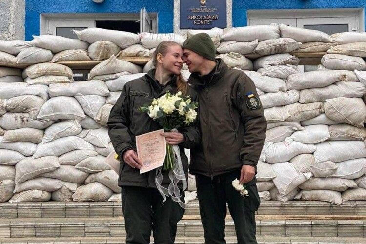Війна і любов: На Рівненщині одружилося двоє нацгвардійців