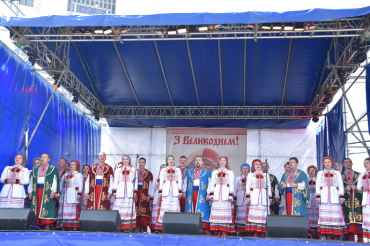 У центрі міста триває етно-фестиваль «Великдень у Луцьку»
