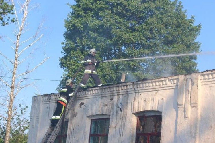 У Великих Пузирках сьогодні зранку згоріла школа