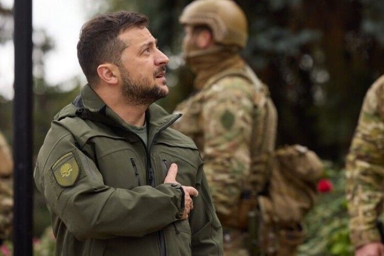 «Україна або смерть». Соцмережі помітили деталь на одязі Зеленського
