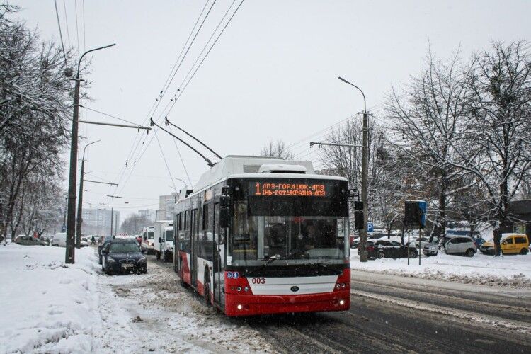 У Луцьку чотири тролейбусні маршрути тимчасово змінили рух