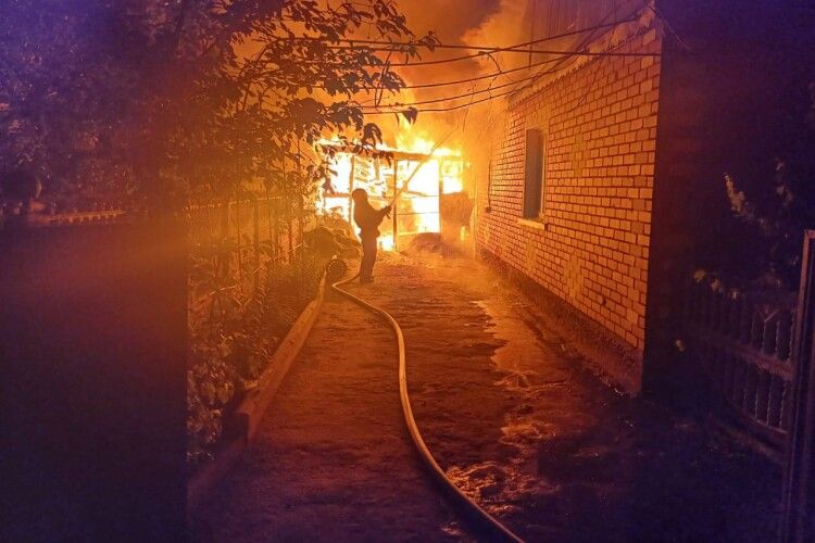 На Волині через коротке замикання загорівся гараж