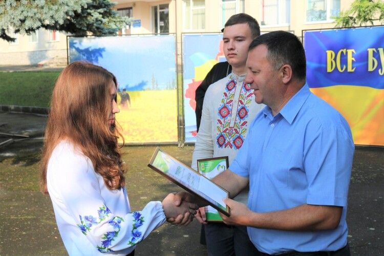 У Горохові відзначили випускників 200-бальників