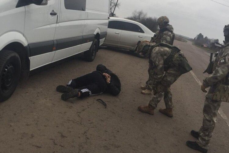 Дві банди наркоторговців та рекетирів викрили у Нововолинську (Фото, відео)