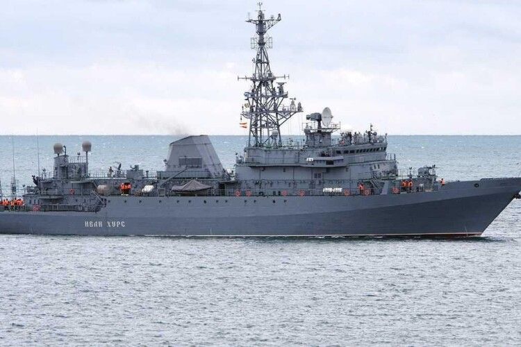 Під Одесою бачили у морі російський корабель-розвідник