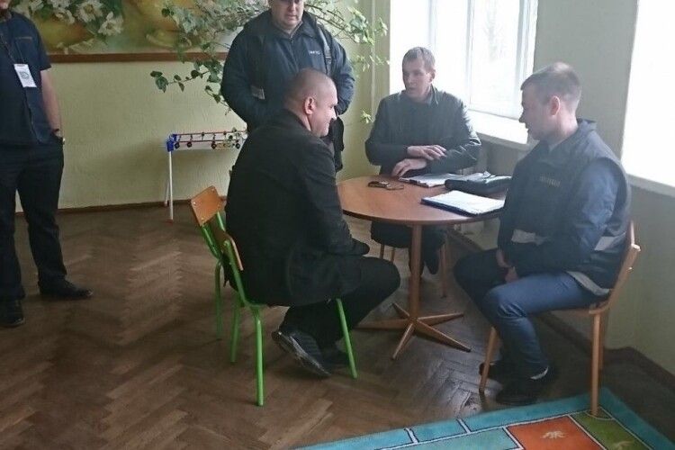 На виборчому окрузі №19 зафіксували кілька випадків з фотографуванням бюлетенів