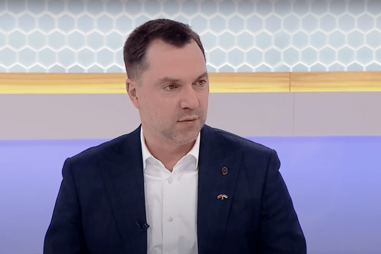 Не два-три тижні: Арестович сказав, що війна триватиме ще 9 років