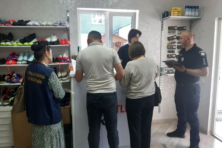 У селищі на Волині перевіряли чи легалізували підприємці своїх найманих працівників