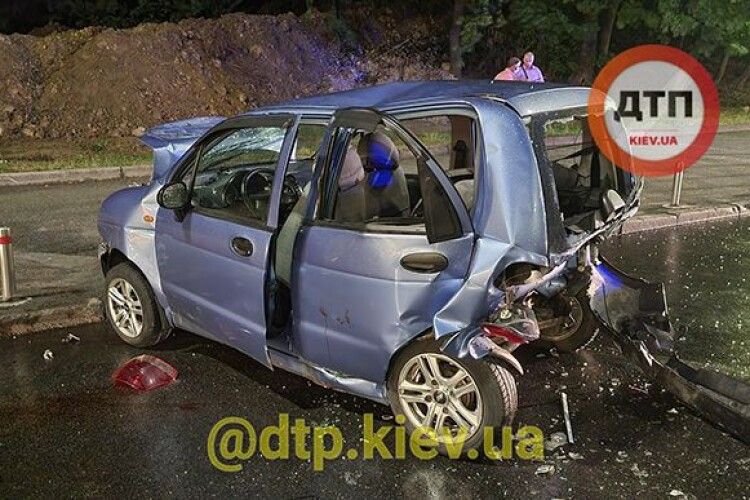 Авто влетіло в учасників ДТП: постраждали мати і двоє дітей (Фото)