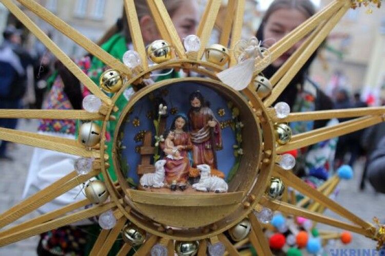 Пластуни завітали до Кабміну з колядками