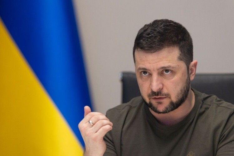 «Йому треба своїми ногами виходити звідти, де він там є, і прийти на зустріч» - Зеленський про переговори з путіним