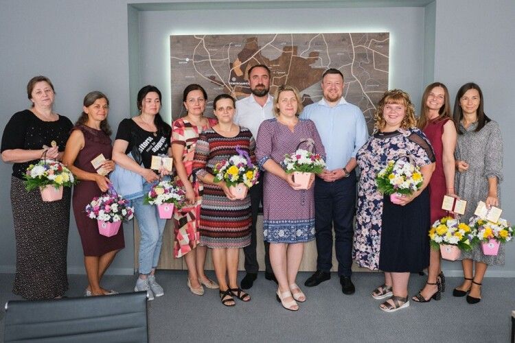 Вісім жінок з нововолинської громади отримали звання мати-героїня