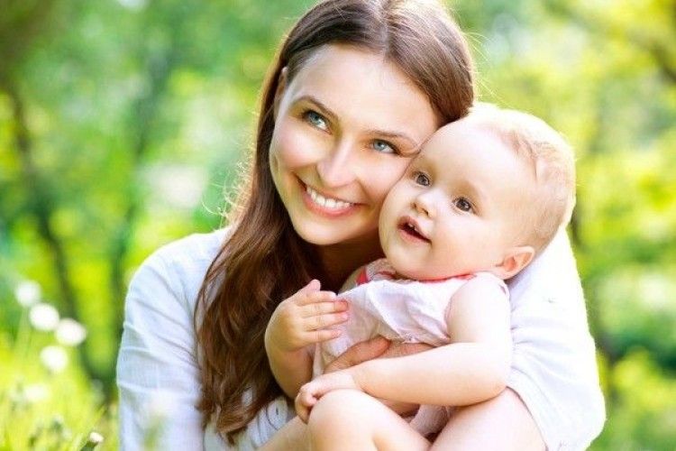 Українські сім'ї будуть отримувати 1,5 тисячі гривень на няню