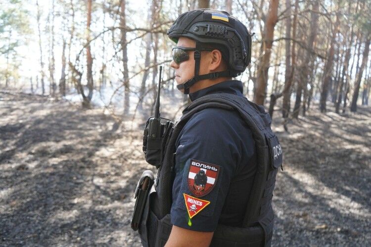 Волинські сапери продовжують розміновувати території на Донеччині (Фото)