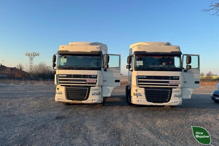 Бійцям з Волині доставили вантажівки з Латвії