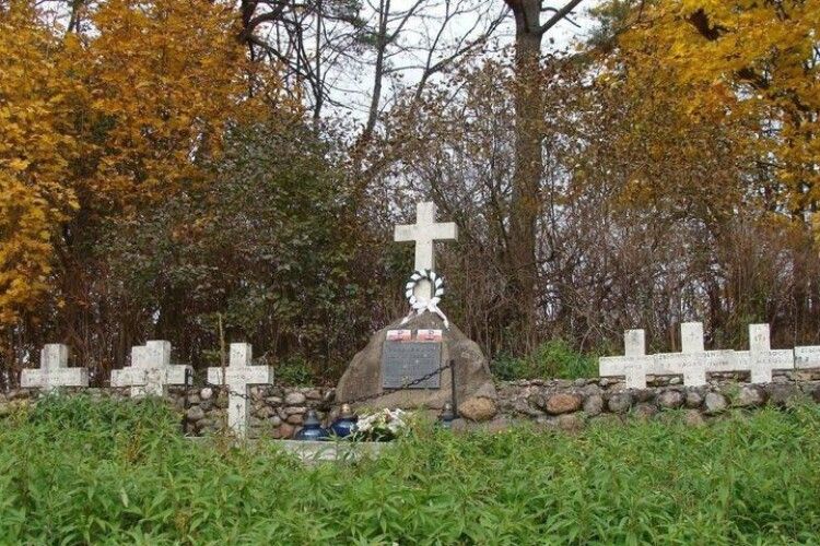 білорусь знищила поховання польських солдатів