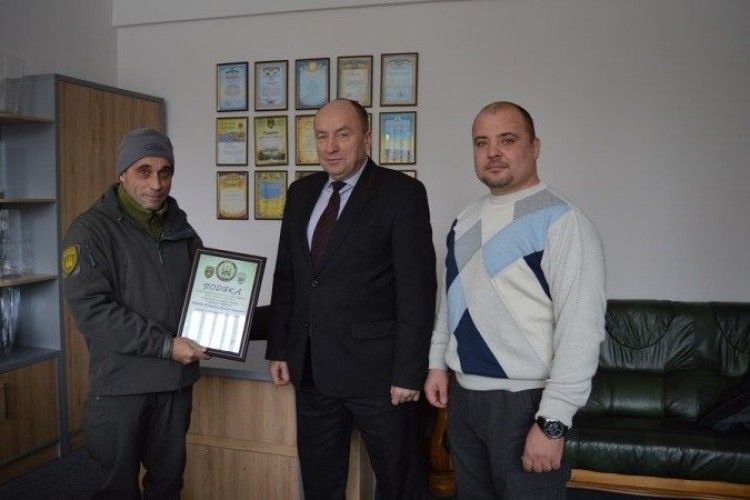 Волонтери відзначили подякою волинських лісівників