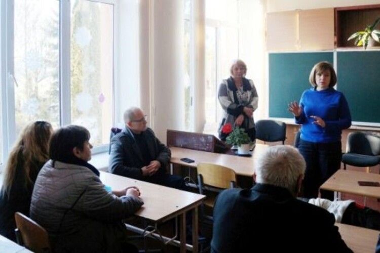 На Рівненщині заступники міністра освіти і науки розказували про користь оптимізації шкіл