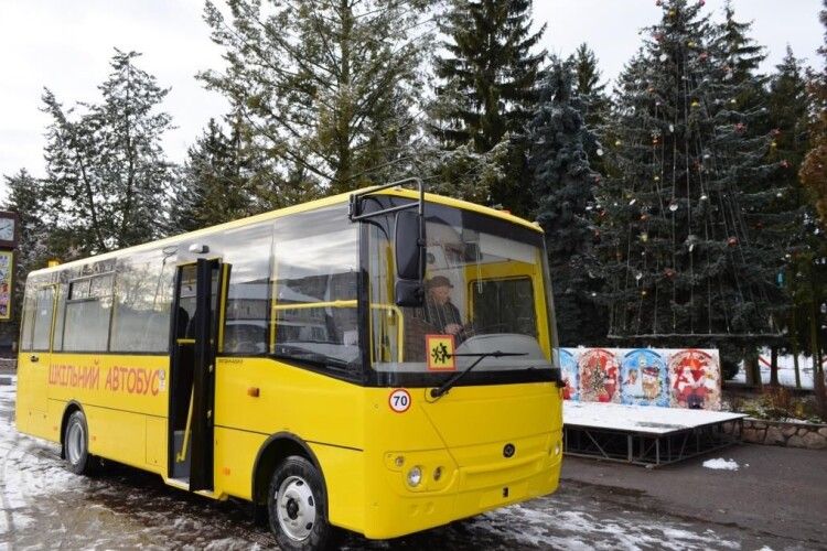 Рожищенським школярам придбали новий автобус