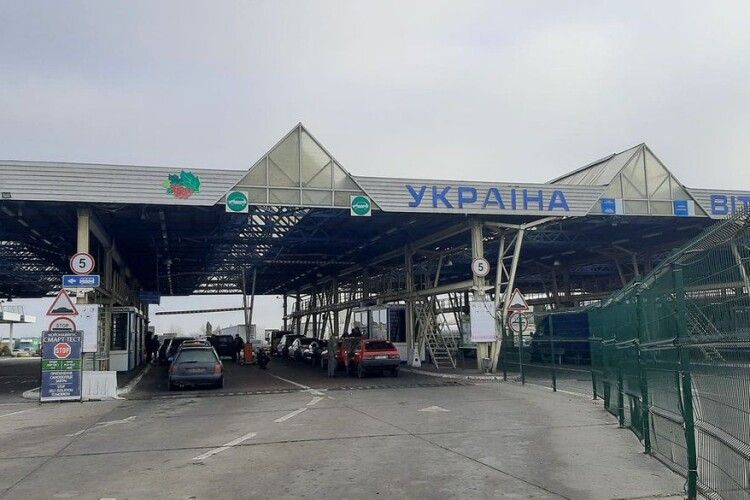 В Україні спростили виїзд дітей за кордон на оздоровлення