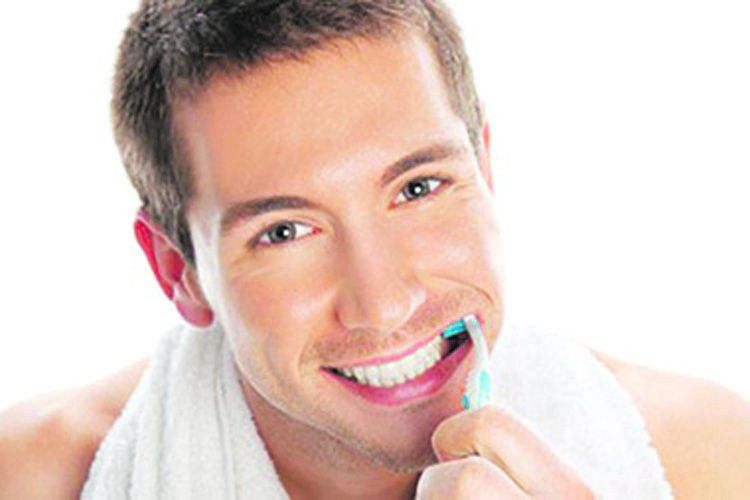 Домашнє відбілювання зубів: за і проти