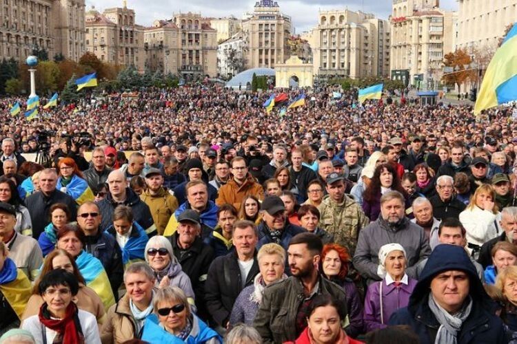Петро Порошенко: «Люди знову вийшли на майдани захищати Україну»