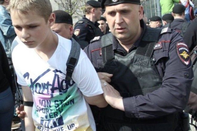 Україна вимагає від Кремля негайно відпустити затриманих учасників мирного протесту #ОнНамНеЦарь