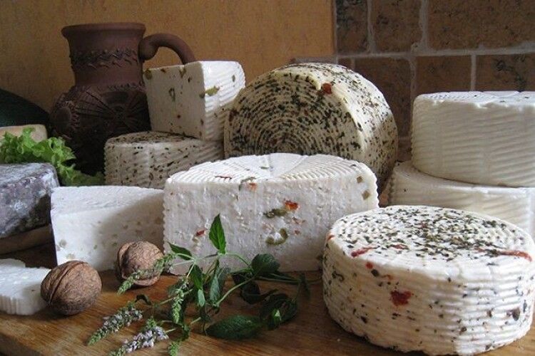 До кольОру, до вибОру: крафтові сири на Волині роблять і з коров’ячого, і з козячого молока