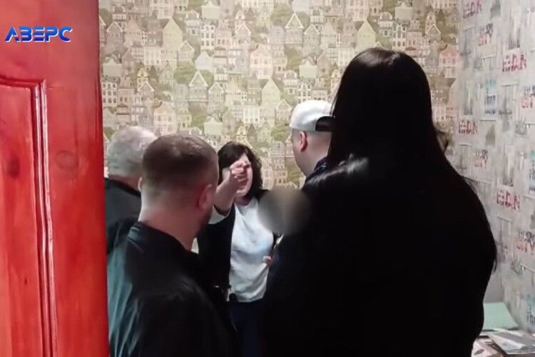 Лаялася при дітях : на Волині вчительці-логопедині призначили 40 годин громадських робіт