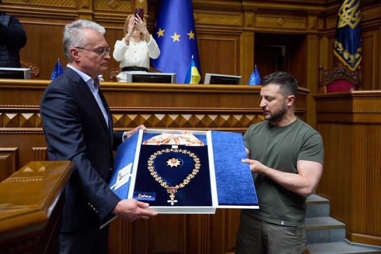 В Україну завітав президент Литви Ґітанас Науседа і вручив Зеленському Орден Вітовта Великого