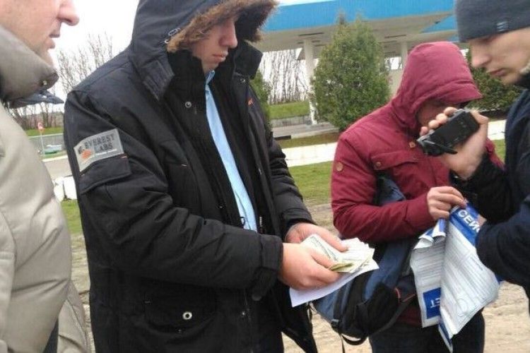 Очільника одного з відділів прокуратури Рівненщини спіймали на хабарі