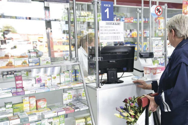 У Горохові в аптеці з каси зникло 75 тисяч: у крадіжці підозрюють фармацевтку