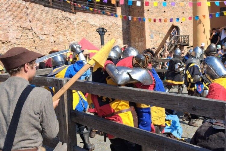 День другий: Луцьк запрошує на благодійний лицарський турнір (Фото)