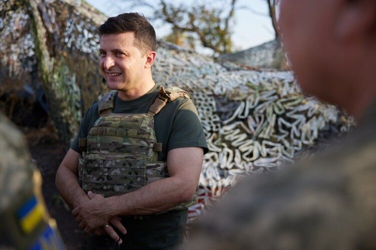 Президент України: ситуація на південному напрямку і на Донбасі залишається вкрай складною (Відео)