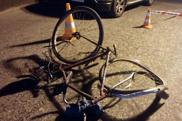 На Волині військовий на авто збив велосипедистку: жінка у лікарні