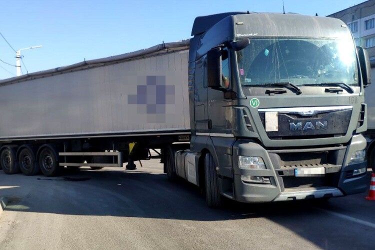 На Рівненщині водій вантажівки спричинив смертельне ДТП