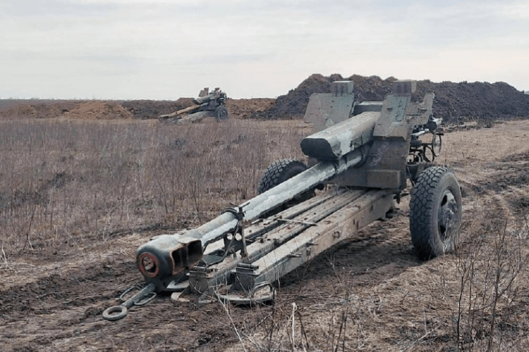 Окупанти так втікали під Миколаєвом, що «забули» вже другу батарею гаубиць (Фото)