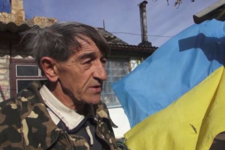 Окупанти покарали кримчанина за український прапор