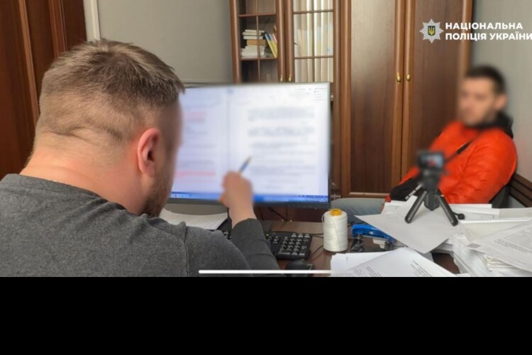 Трьох посадовців ліцею у Луцьку викрили на фіктивному оформленні ухилянтів учителями