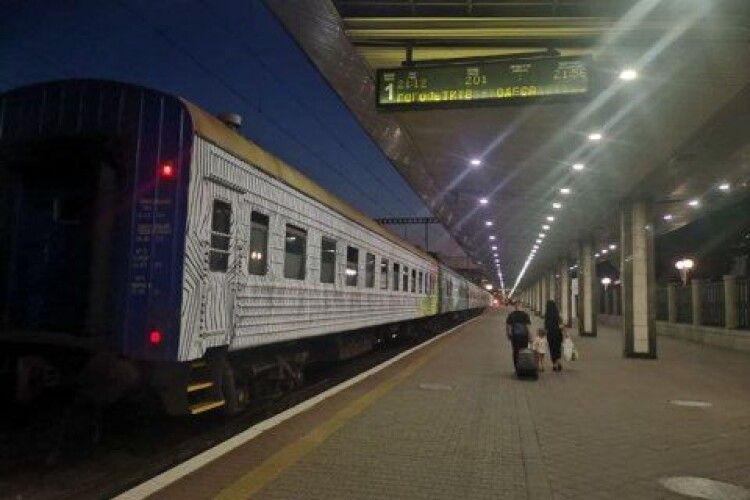 17-річний хлопець раптово ліг під поїзд на Рівненщині