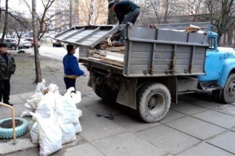 Скільки коштує найняти у Рожищі трактора чи вивезти сміття?