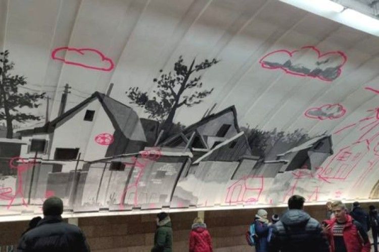 Донецький аеропорт і дитячі мрії: як у метро Києва завершують масштабний мурал