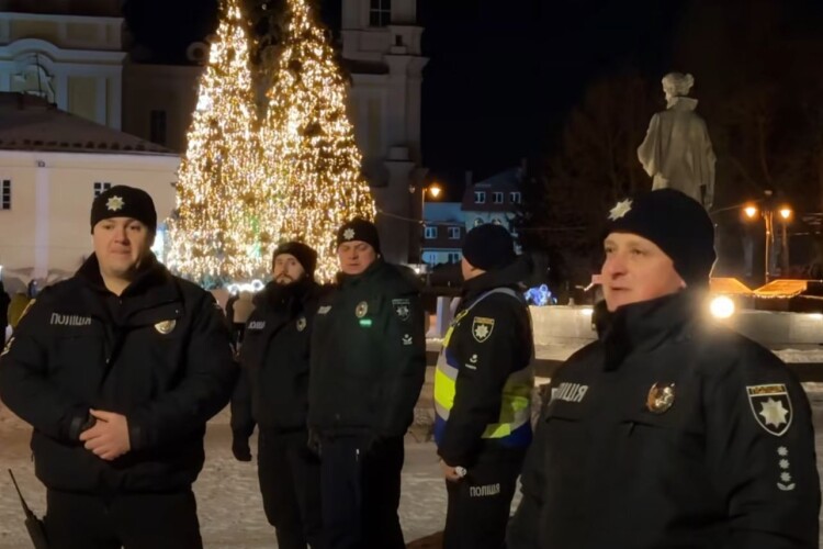 Жителі Волині у новорічну ніч понад 500 разів телефонували на лінію «102»